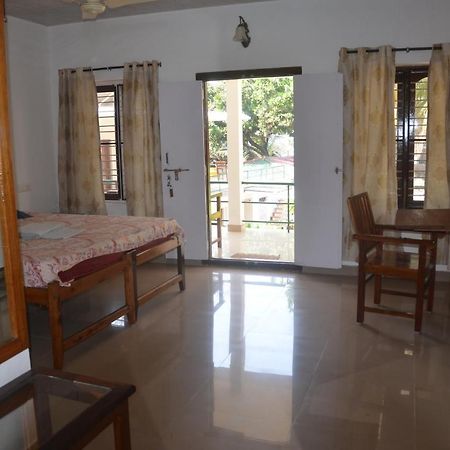 Arya Homestay Bougain Villa Gokarna  Exteriör bild