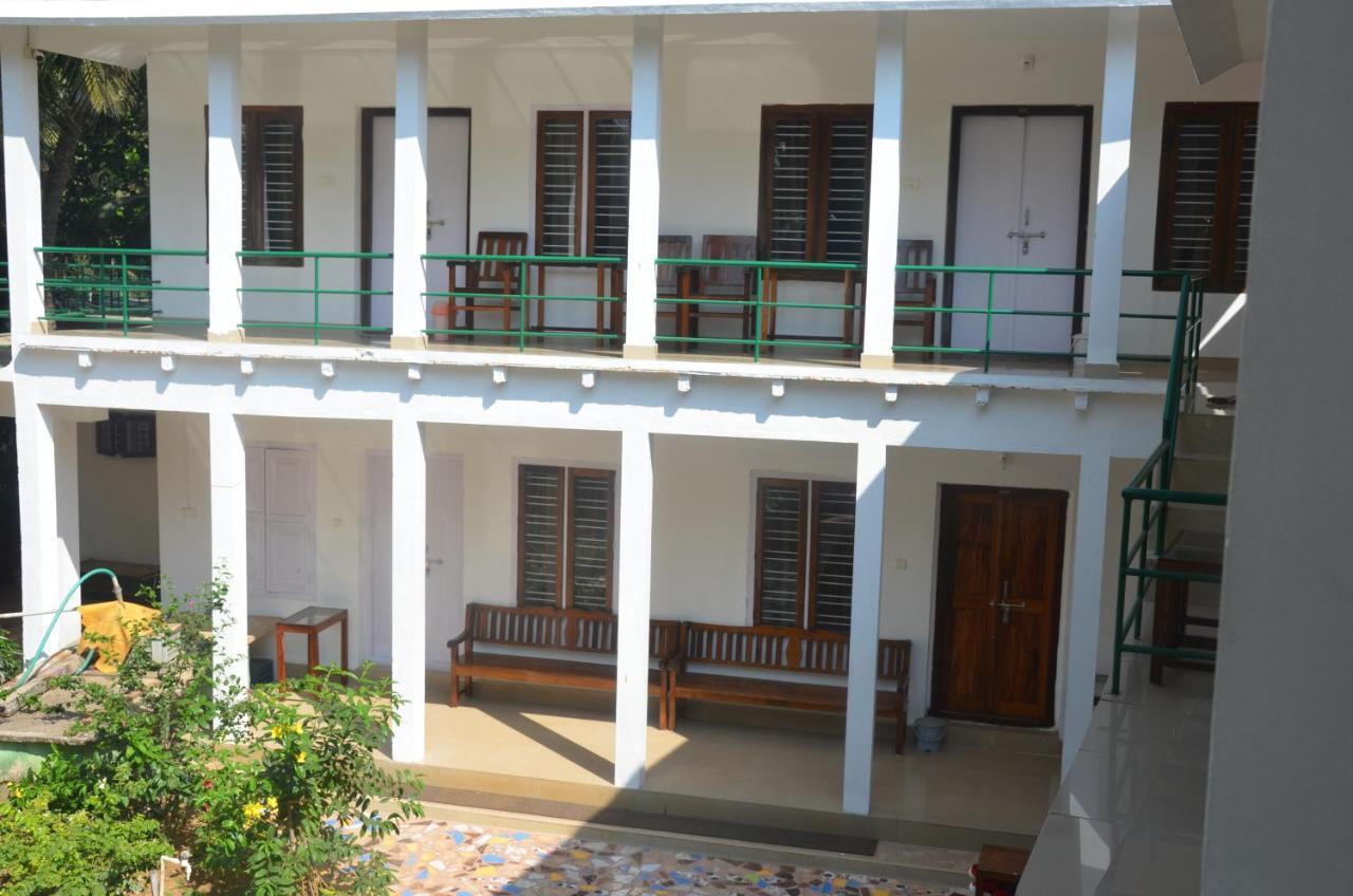 Arya Homestay Bougain Villa Gokarna  Exteriör bild