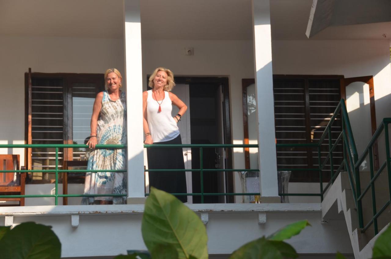 Arya Homestay Bougain Villa Gokarna  Exteriör bild
