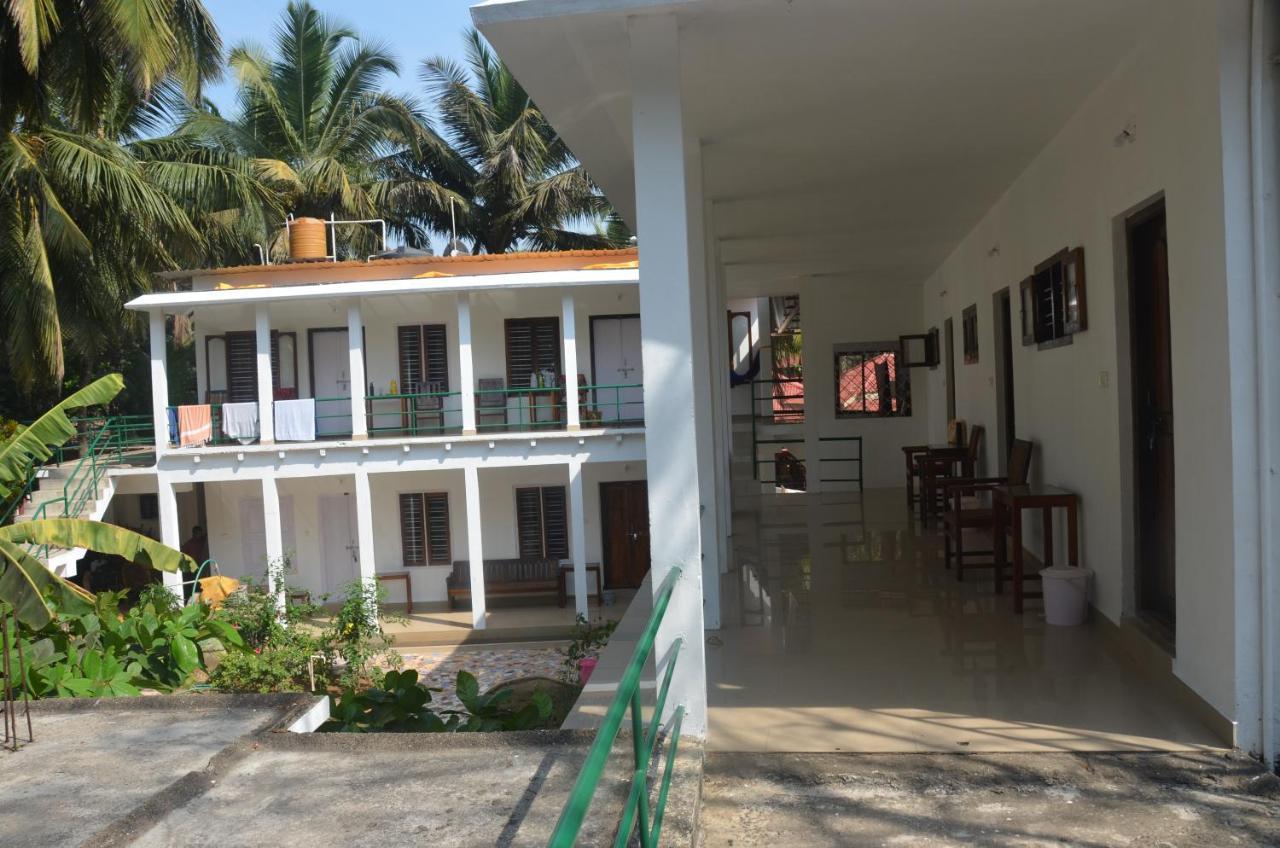 Arya Homestay Bougain Villa Gokarna  Exteriör bild