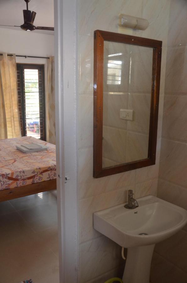 Arya Homestay Bougain Villa Gokarna  Exteriör bild
