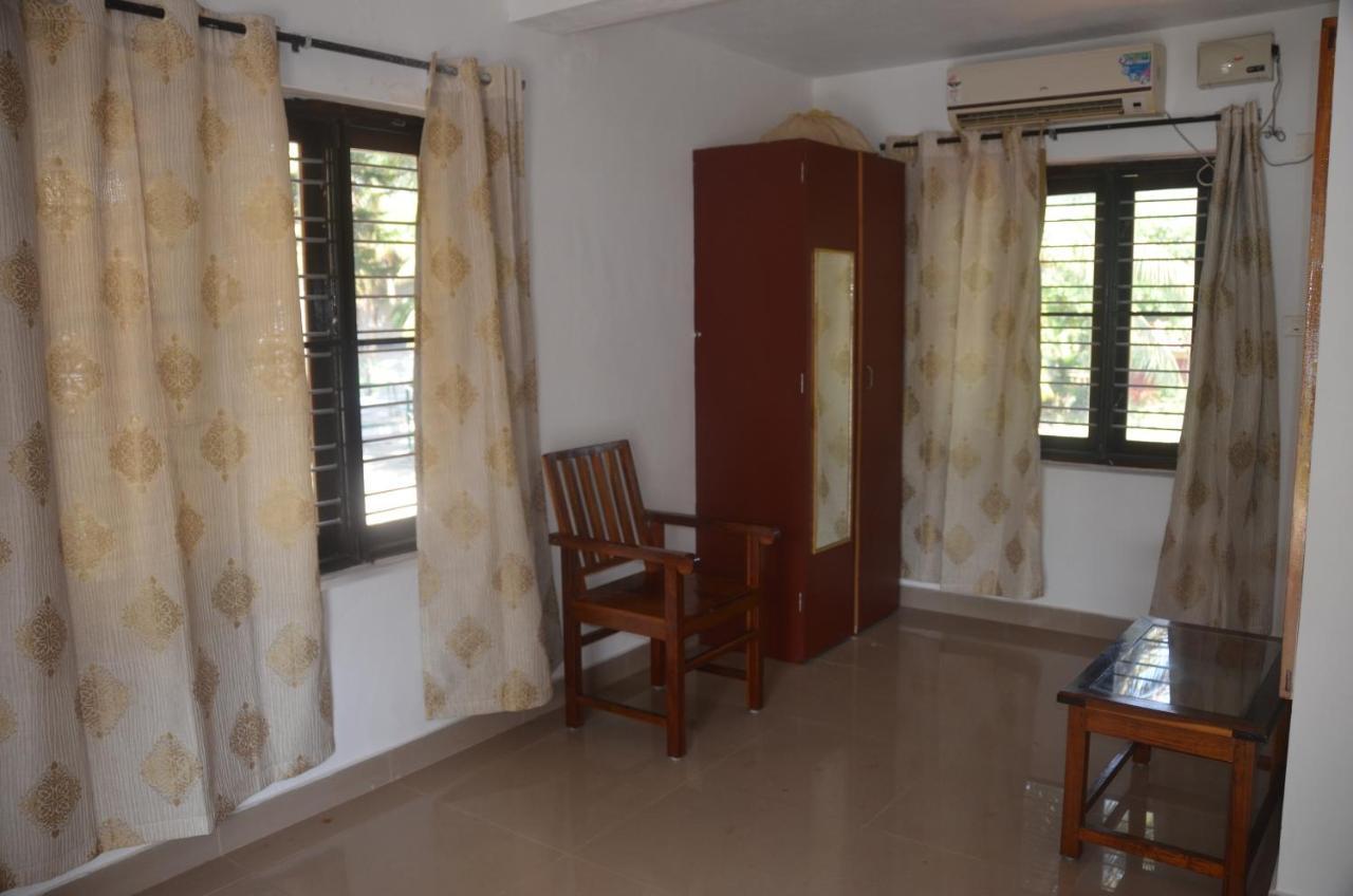 Arya Homestay Bougain Villa Gokarna  Exteriör bild