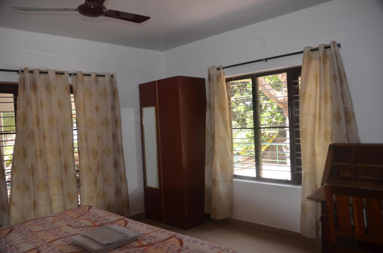 Arya Homestay Bougain Villa Gokarna  Exteriör bild