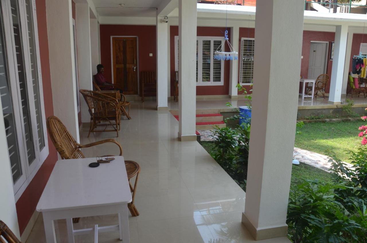 Arya Homestay Bougain Villa Gokarna  Exteriör bild
