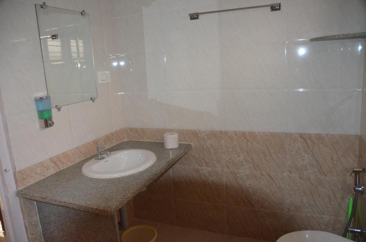 Arya Homestay Bougain Villa Gokarna  Exteriör bild