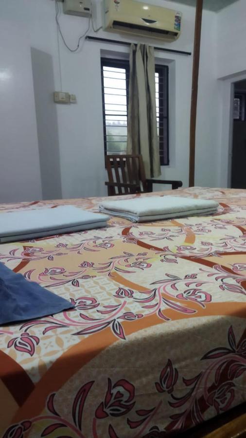Arya Homestay Bougain Villa Gokarna  Exteriör bild
